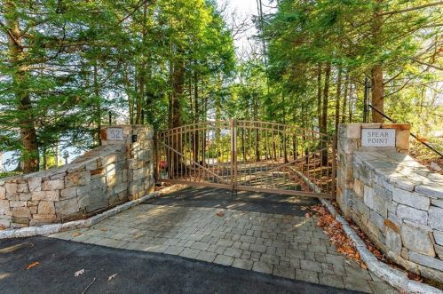52 Bogus Hill Rd, Danbury, CT 06812-2804
