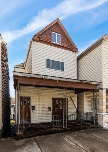 524 Washington Ave, North Charleroi, PA 15022-1541