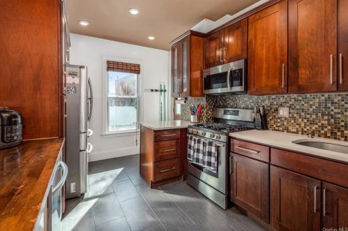 76-38 85th Dr, Jamaica NY  11421-1008 exterior