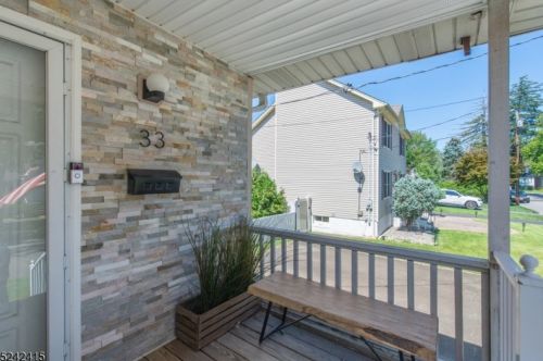 33 Grey Rock Ave, West Paterson, NJ 07424-1218