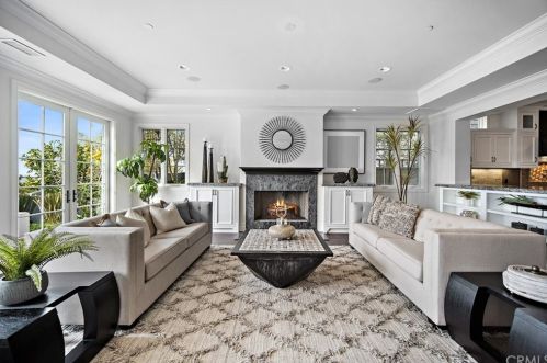 920 Kings Rd, Newport Beach CA  92663-5718 exterior