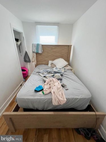 6810 Guyer Ave, Philadelphia PA 19142-2518 exterior