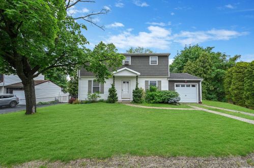 324 Hawkins Rd, South Setauket, NY 11720-1807