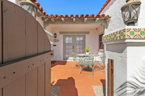 5452 Gilbert Dr, San Diego, CA 92115-3625