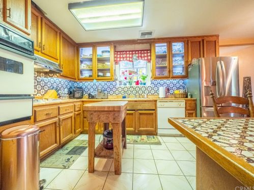 9521 Barkerville Ave, Whittier CA  90605-2915 exterior