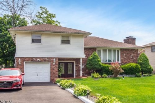 28 Walker Ave, West Milford Lakes, NJ 07480-3836