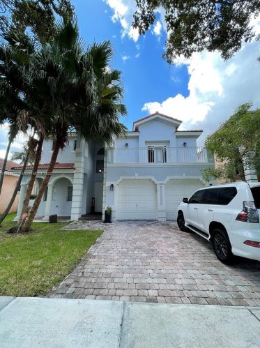 13040 52nd St, Hollywood FL  33027-5453 exterior