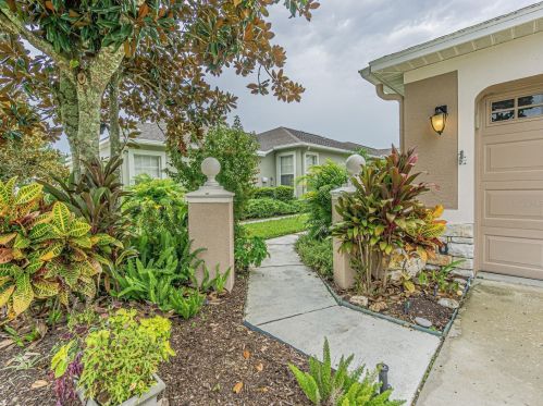 7547 Helen White Ln, Land O Lakes, FL 34637-7579