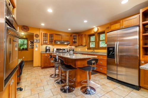 2642 Arbor Dr, Saint Paul, MN 55110-3948