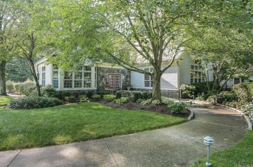 8 Westfield Ln, White Plains NY  10605-5459 exterior