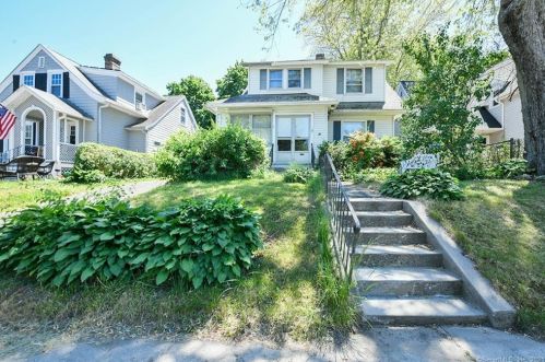 26 Herkimer St, Waterbury, CT 06710-1216