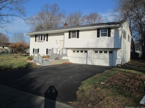 176 Chicory Dr, Waterbury, CT 06716-1822
