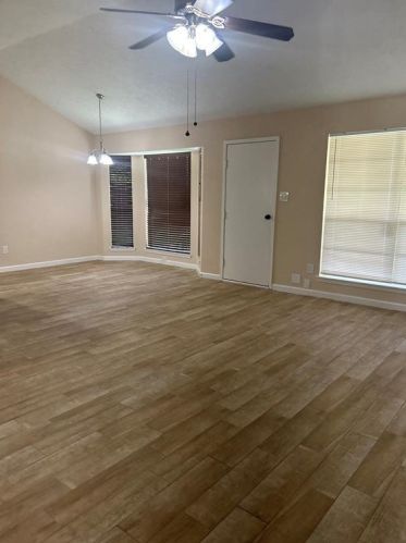 4929 Meadow Place Dr, Morgans Point TX  77571-2842 exterior