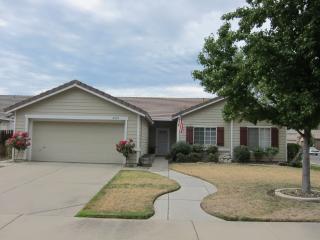 2529 Briarcliff Dr, Riverbank, CA 95367-3329