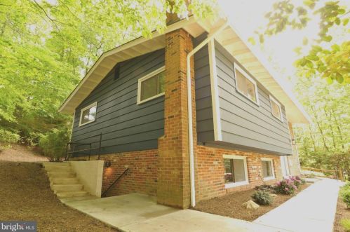 7816 Glenister Dr, Springfield VA  22152-2006 exterior