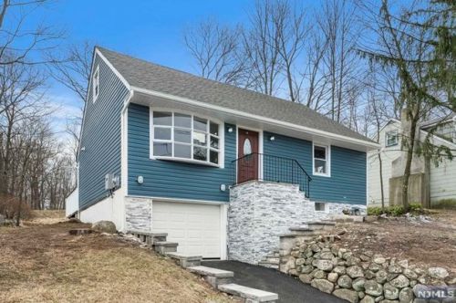 48 Iroquois Ave, Oakland NJ  07436-3746 exterior