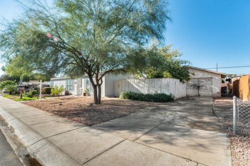 10216 90th Ave, Peoria, AZ 85345-6422