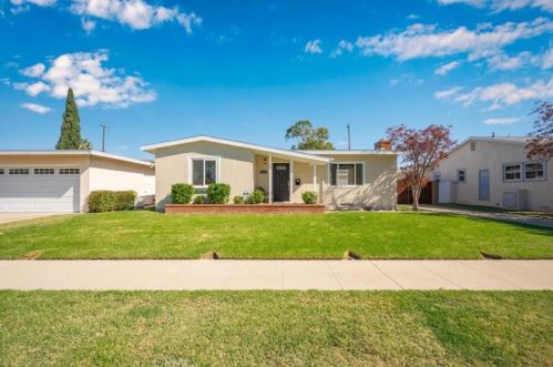 6061 Oakbrook St, Long Beach, CA 90815-2226