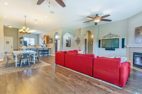 521 Blue Meadow Ct, Bakersfield, CA 93308-9259