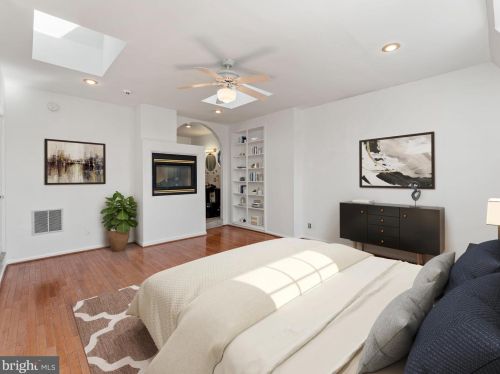 916 Capitol St, Washington DC 20003-1533 exterior