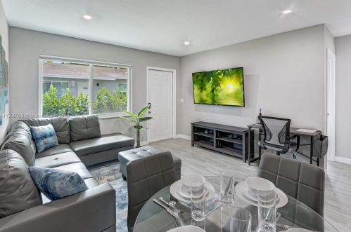 262 12th St, Delray Beach FL  33444-2916 exterior
