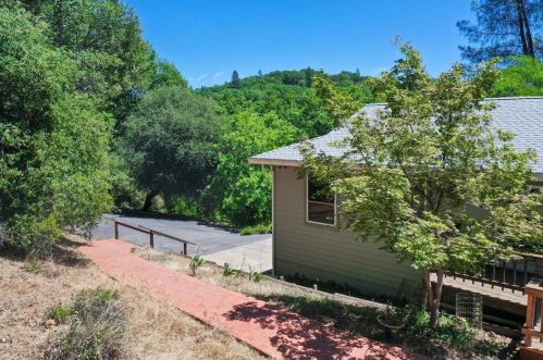 19221 Wolf Creek Rd, Grass Valley CA  95949-6913 exterior