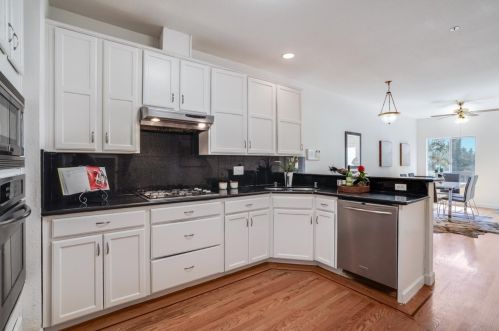 1063 Schwerin St, Daly City CA  94014-1622 exterior