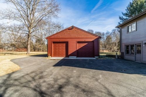 6 Wakeland Rd, Dover MA  02030-2055 exterior