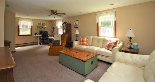 1 San Antonio Dr, Fremont NH  03044-8204 exterior