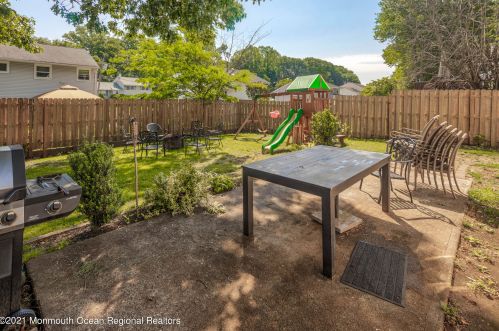 124 Statesir Pl, Tinton Falls NJ  07701-6143 exterior