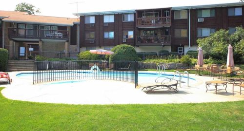 154 Cold Spring Rd, Stamford CT  06905-4235 exterior