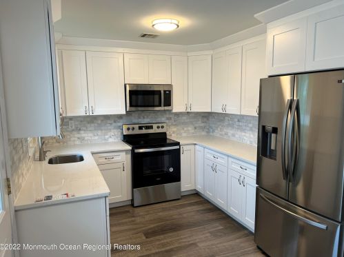 622 Huntington Dr, Lakewood, NJ 08701-7858
