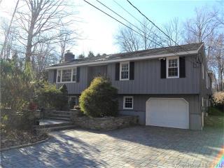 215 Stanavage Rd, Colchester, CT 06415-2034
