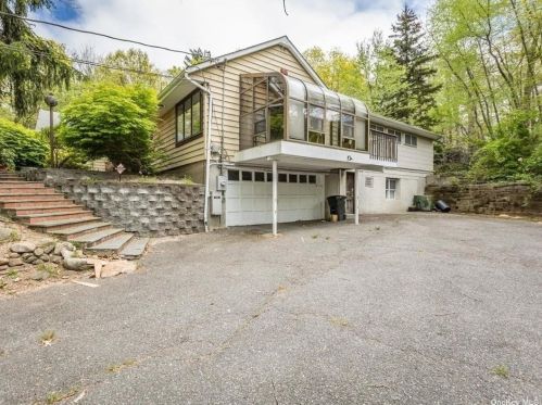 613 Caledonia Rd, Huntington Station NY 11746-5122 exterior