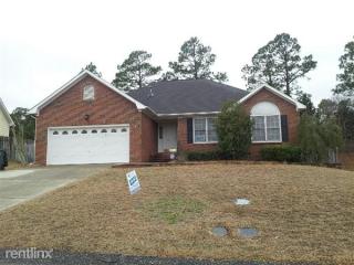 5621 Middlefield Pl, Fayetteville NC  28304-9702 exterior