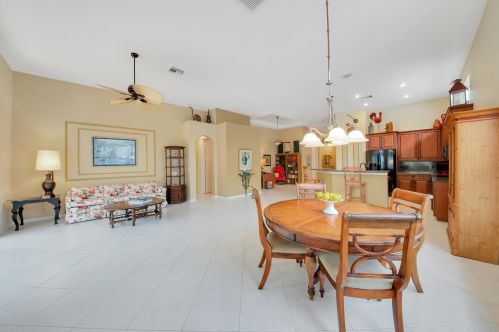 7110 Veneto Dr, Boynton Beach FL  33437-3741 exterior