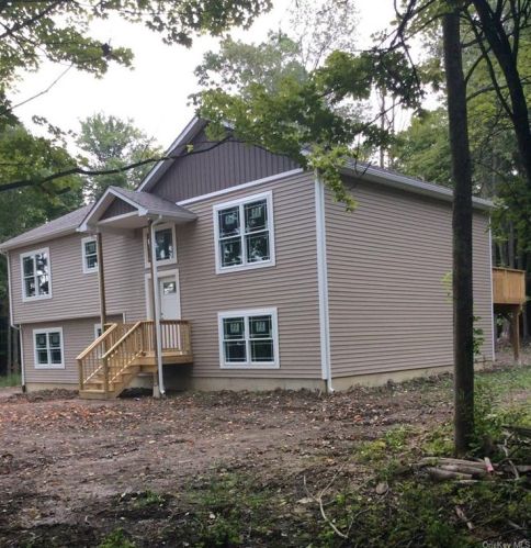 390 Fair Oaks Rd, Middletown, NY 10940-6293