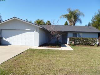 2221 Akers St, Visalia, CA 93277-3720