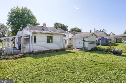 6114 Blue Grass Ave, Harrisburg PA 17112-2327 exterior