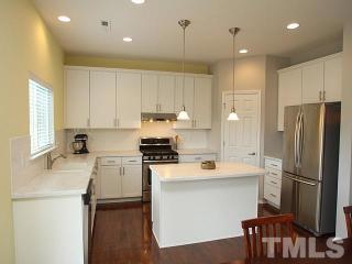 225 Seymour Pl, Cary, NC 27519-6462