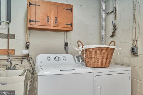 13185 Putnam Cir, Woodbridge VA  22191-1028 exterior