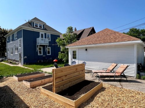 4532 Newhall St, Milwaukee WI 53211-1527 exterior