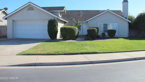422 Cain Dr, Santa Maria, CA 93455-4754