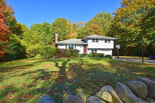 270 Stoddards Wharf Rd, Gales Ferry, CT 06335-1130