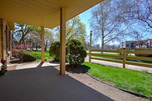 130 Dunwood Rd, Milwaukee, WI 53217-3106