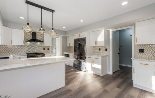 14 Ironwood Way, West Paterson NJ  07424-2019 exterior