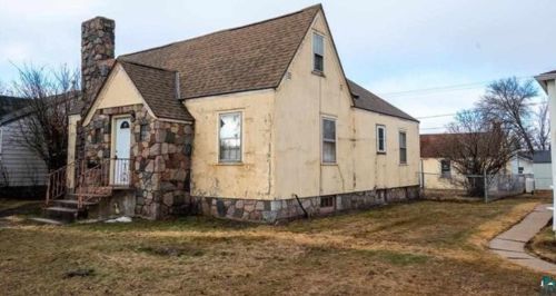 2417 4th Ave, Hibbing, MN 55746-2005