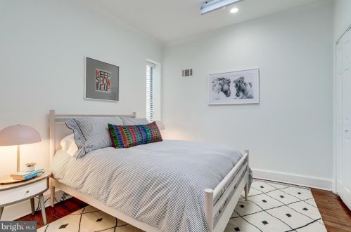 421 1st St, Washington DC 20003-1827 exterior