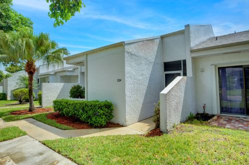 224 Par Dr, West Palm Beach, FL 33411-1207