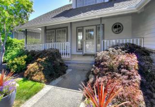 26 Lake Louise Dr, Lakewood, WA 98498-3161